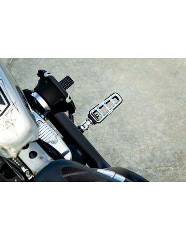 ESTRIBERAS DILLINGER PLATEADO-NEGRO SIN ANCLAJES MACHO