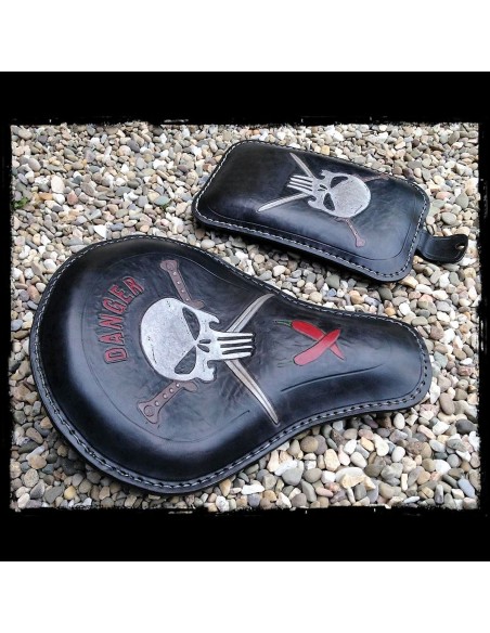 ASIENTO SOLO DANGER SKULL UNIVERSAL NEGRO