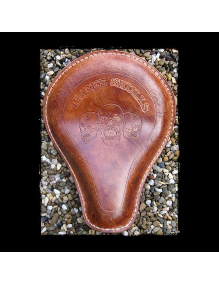 ASIENTO SOLO THREE SKULLS UNIVERSAL MARRÓN ASIENTO SOLO THREE SKULLS UNIVERSAL MARRÓN