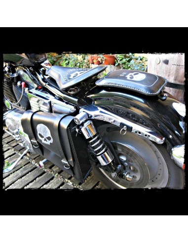 TACO ASIENTO PIEL VENTOSAS SKULL HD B&N UNIVERSAL