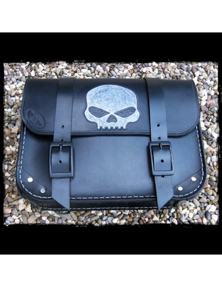 ALFORJA CUERO NEGRO SKULL MEDIANA UNIVERSAL ALFORJA CUERO NEGRO SKULL MEDIANA UNIVERSAL