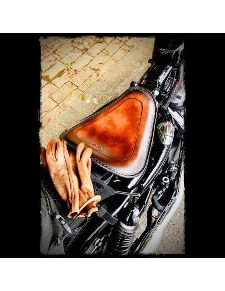 ASIENTO SOLO JACK DANIELS PARA SPORTSTER 2010 - UP ASIENTO SOLO JACK DANIELS PARA SPORTSTER 2010 - UP