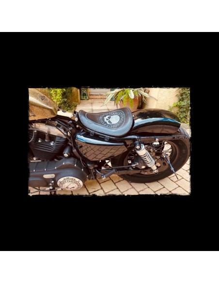 ASIENTO SOLO SKULL BLACK HD PARA SPORTSTER 2010 - UP ASIENTO SOLO SKULL BLACK HD PARA SPORTSTER 2010 - UP