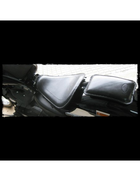 ASIENTO SOLO BLACK LOGO DHC PARA SPORTSTER 2010 - UP ASIENTO SOLO BLACK LOGO DHC PARA SPORTSTER 2010 - UP