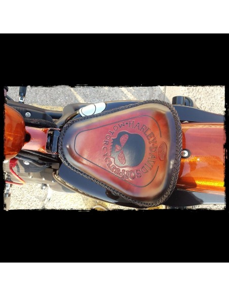 ASIENTO SOLO SMALL SKULL PARA SPORTSTER 2010 - UP