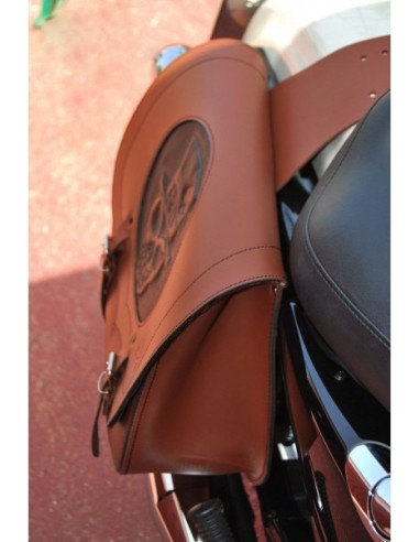 ALFORJA PIEL SPARTA SKULL HAT MARRÓN CUERO