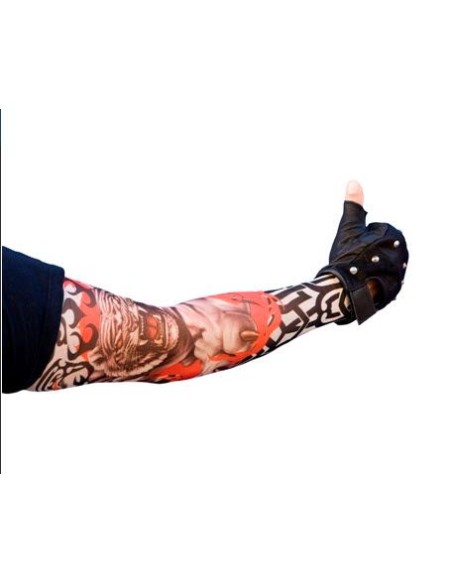 TATUAJE TRIBAL NEGRO CON TIGRE PARA BRAZO